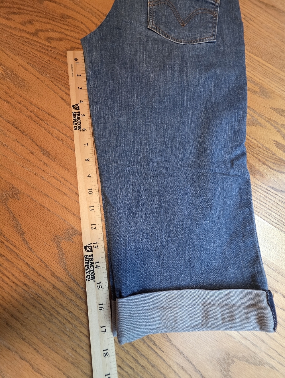 Levi's Capris Denim Jeans Women's Blue Cuffed Logo Size 6 - Picture 9 of 12